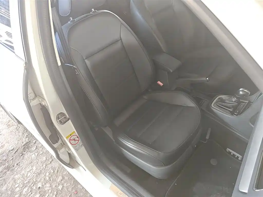 Volkswagen Lavida 2013 Facelift Classic 1.6L Automatic Comfort фото 25