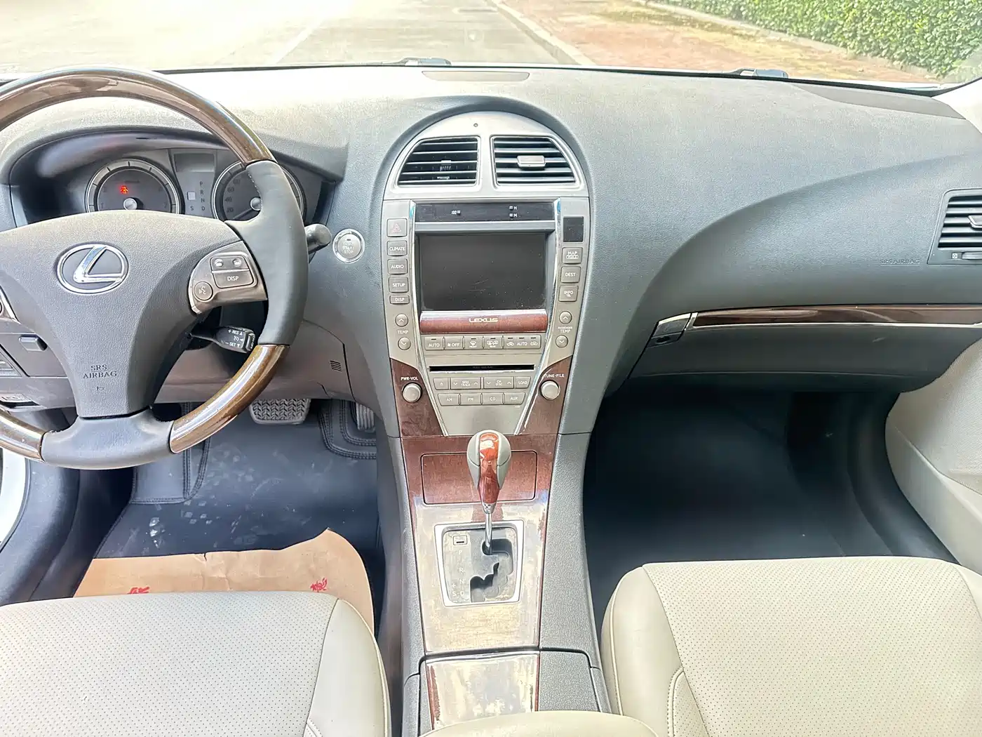 Фото 9 - Lexus ES