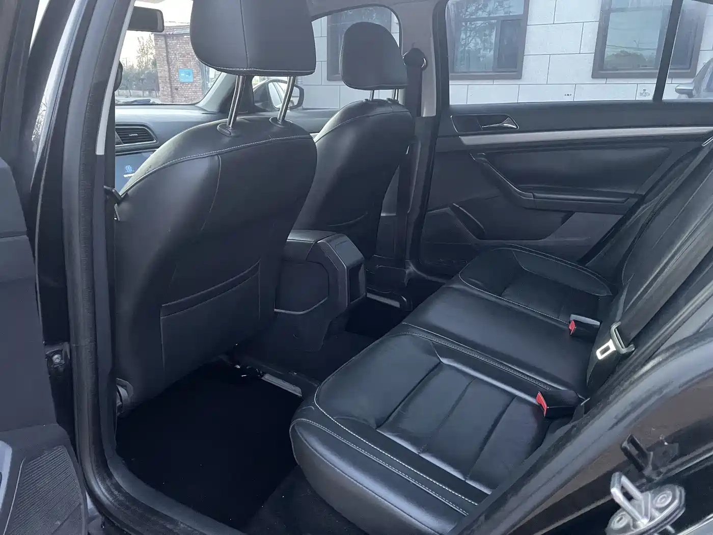 Volkswagen Lavida 2015 1.6L Automatic Comfort Edition фото 9