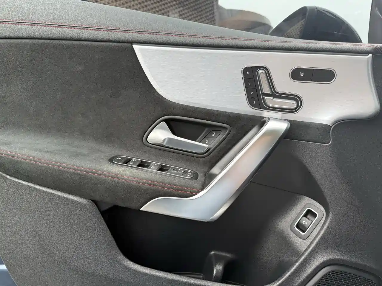 Mercedes-Benz CLA (Import) 2021 CLA 200 4MATIC фото 18