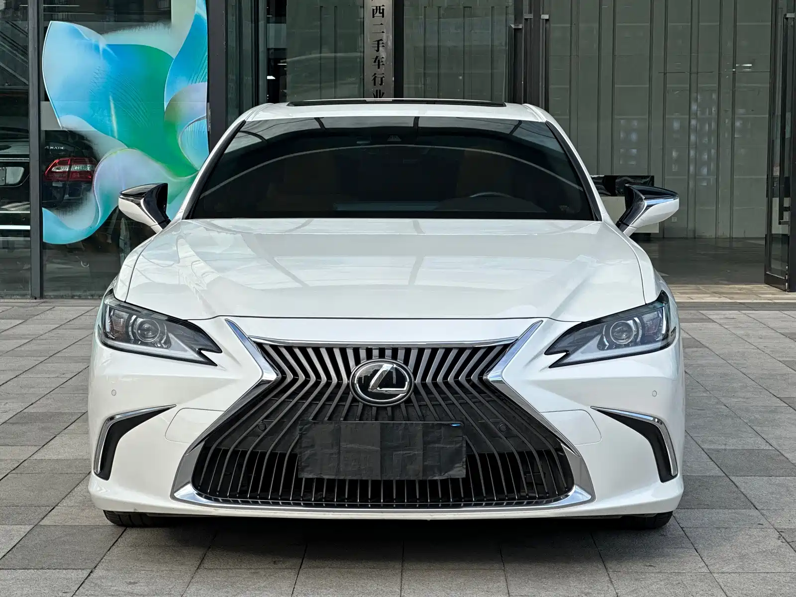 Photo 1 - Lexus ES