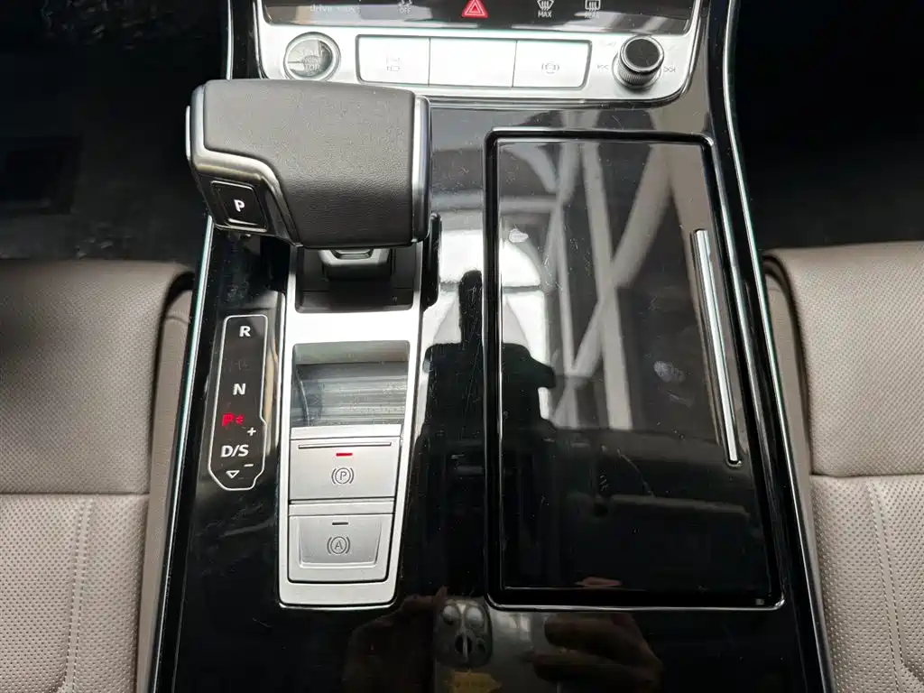 Audi A8 2025 A8L 45 TFSI quattro Luxury фото 15