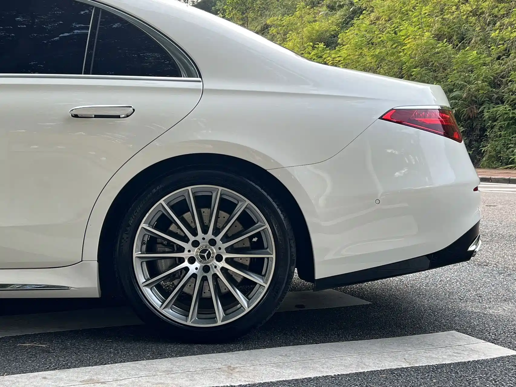 Photo 20 - Mercedes-Benz S-Class