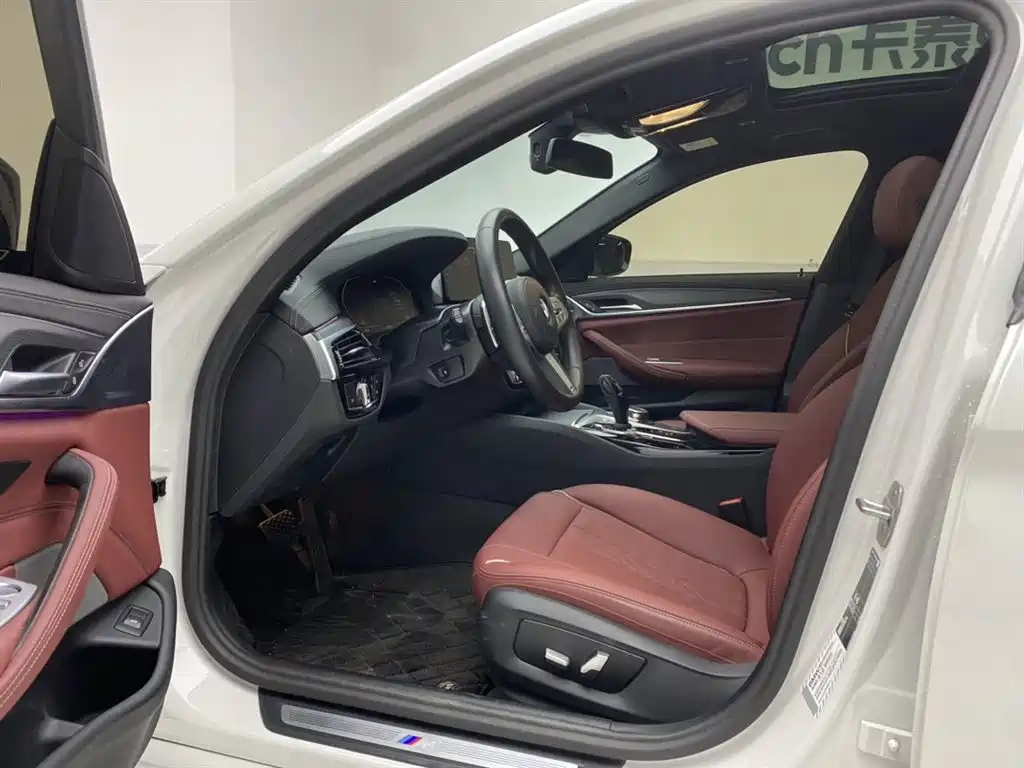 BMW 5 Series 2023 530Li Leading M Sport Package фото 18