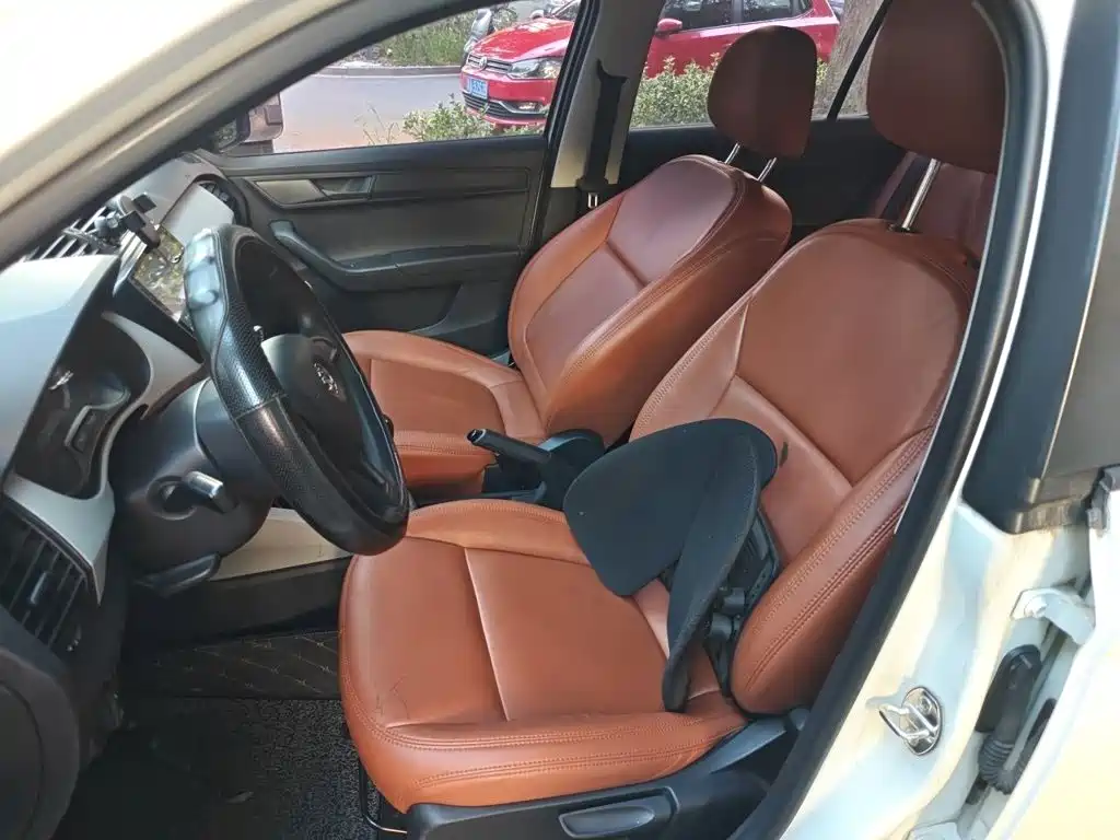Škoda Fabia 2018 2017 1.4L Manual Car Enjoy Edition