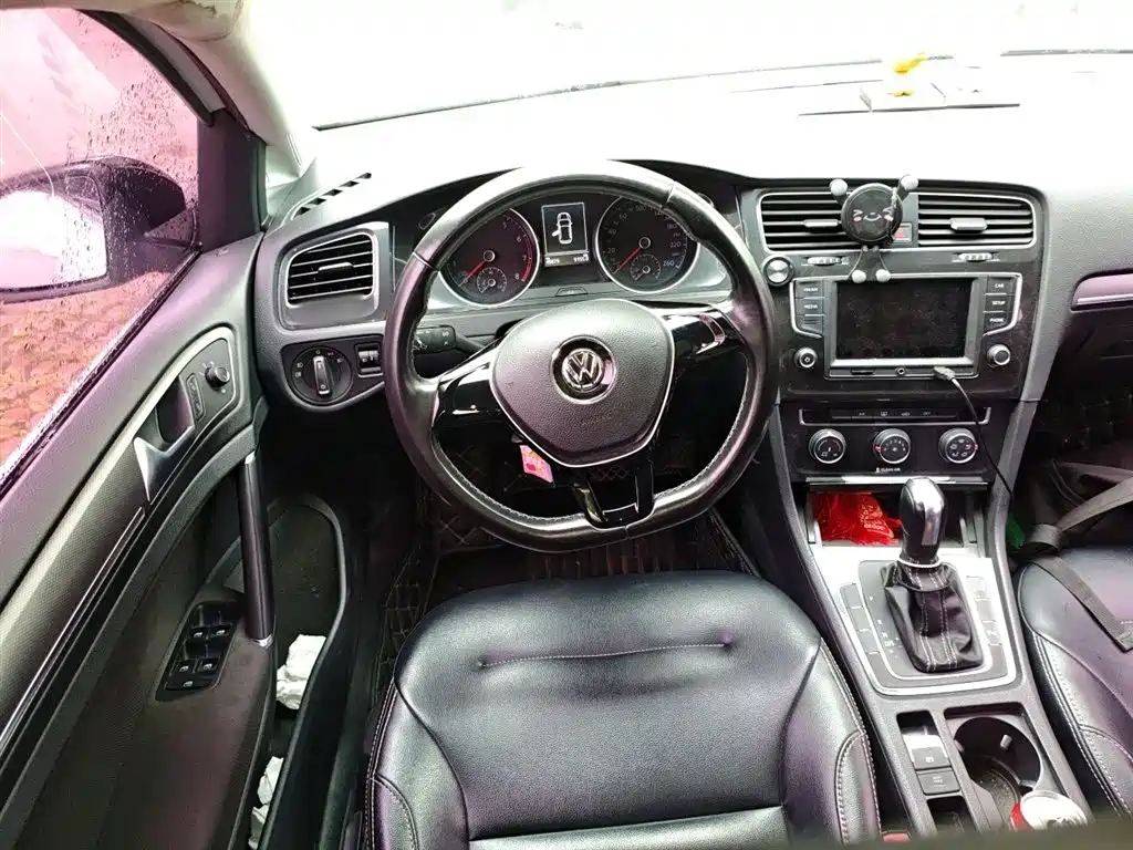 Volkswagen Golf 2017 230TSI Auto Comfort Millionth Anniversary Edition фото 6