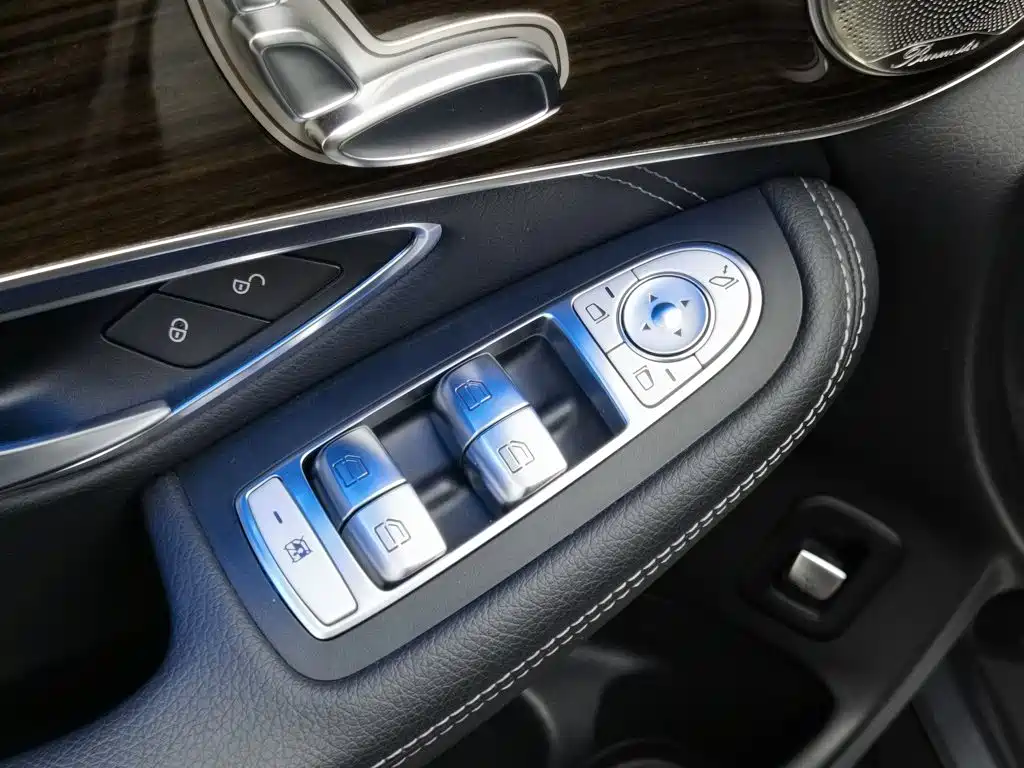 Фото 9 - Mercedes-Benz GLC
