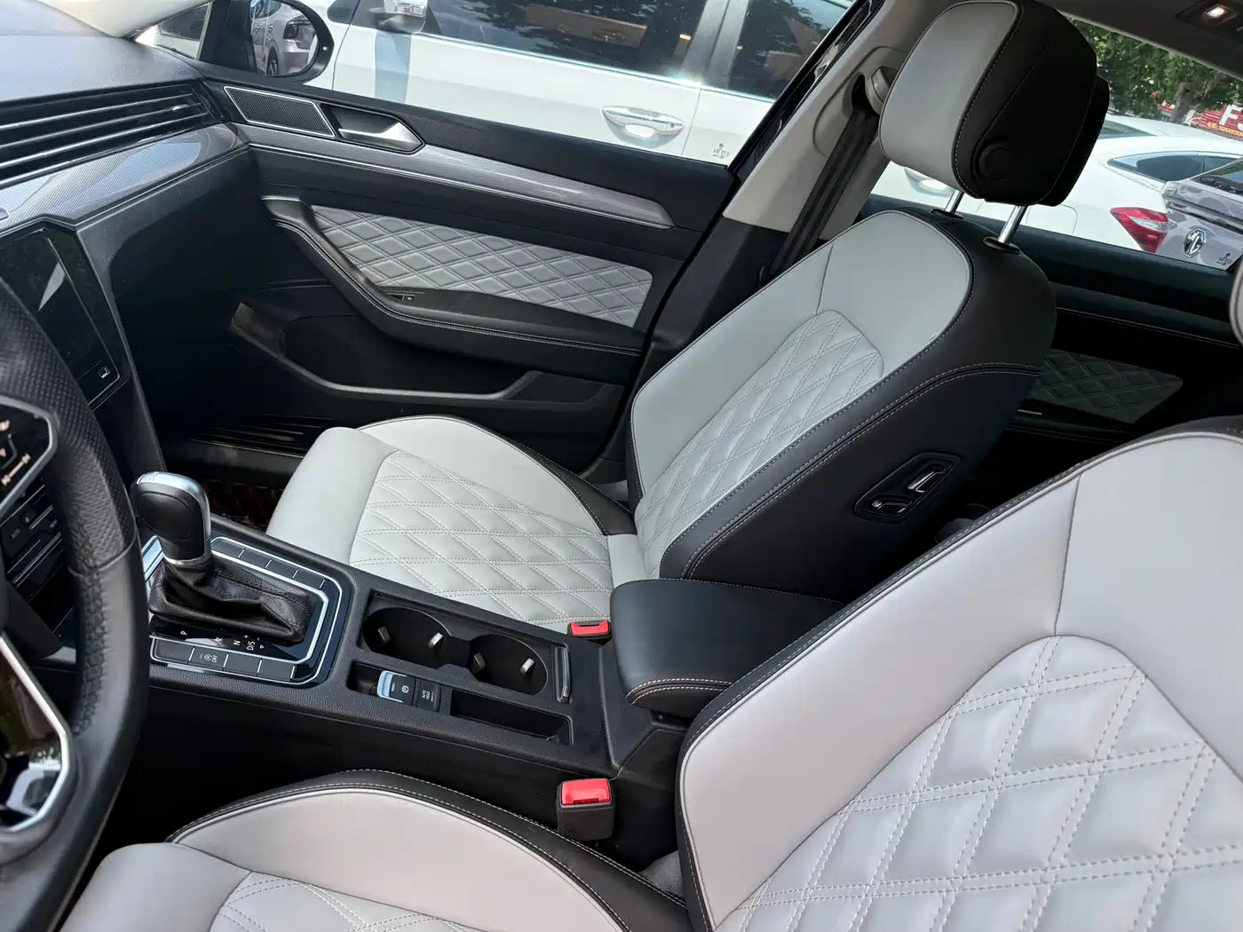 Volkswagen Magotan 2023 2 Million Units Anniversary Edition 330TSI DSG Leading Type фото 7