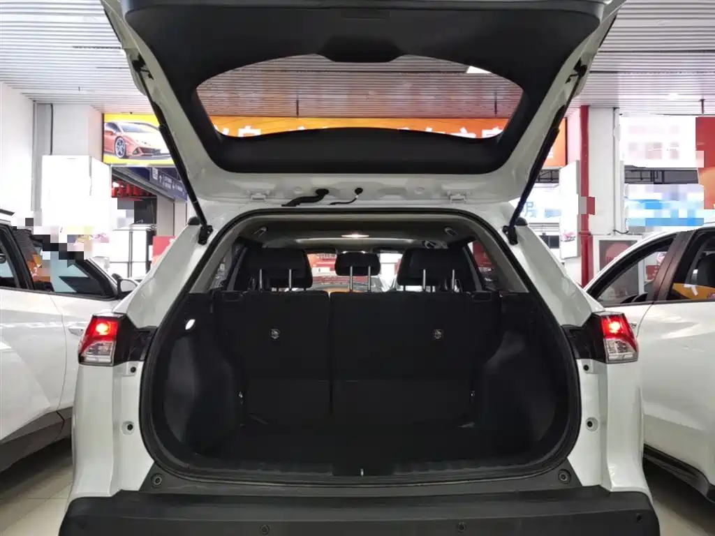 Toyota Frontlander 2023 2.0L CVT Leading Edition фото 19