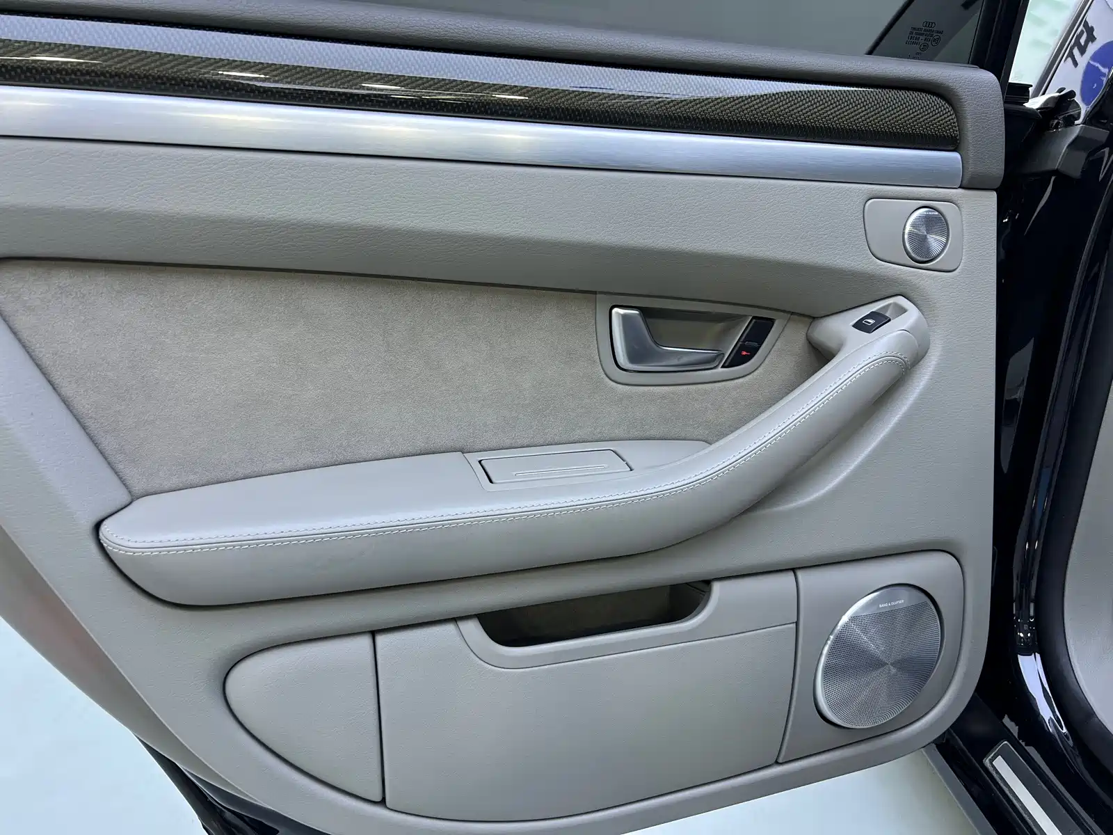 Фото 26 - Audi S8