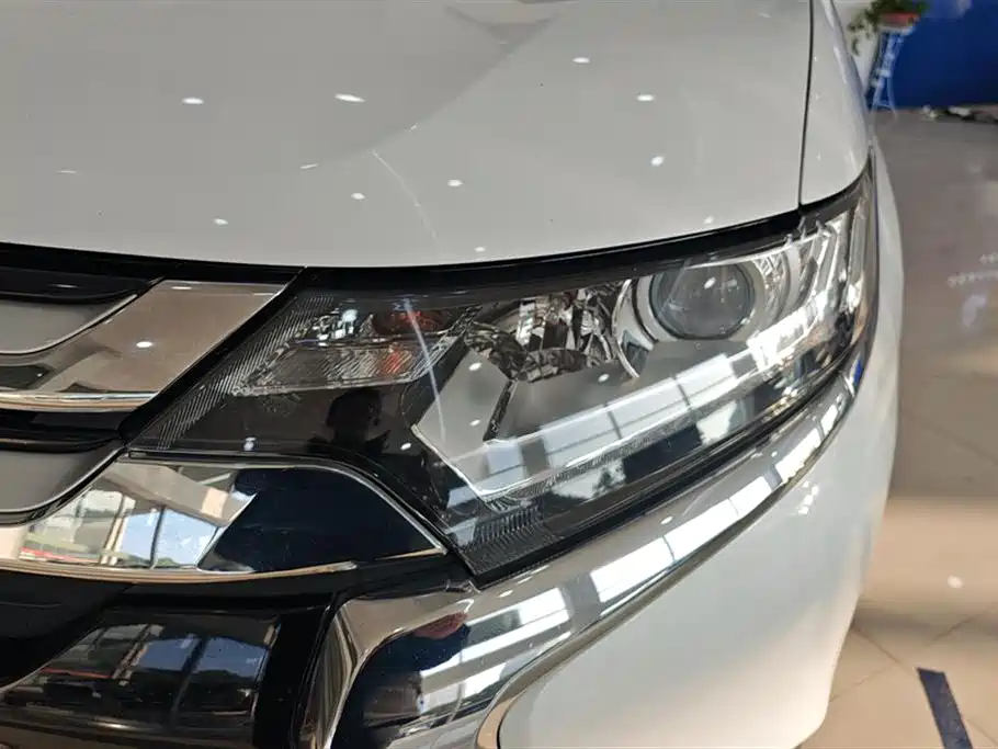 Mitsubishi Outlander 2018 2.0L 2WD Jiale Edition 7-seater фото 5
