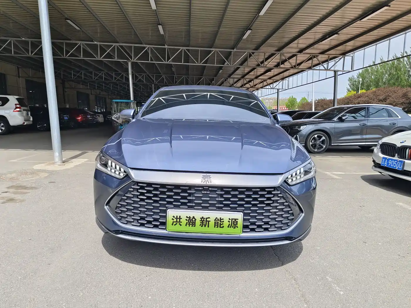 BYD Qin PLUS 2024 Glory Edition DM-i 55KM Leading фото 2