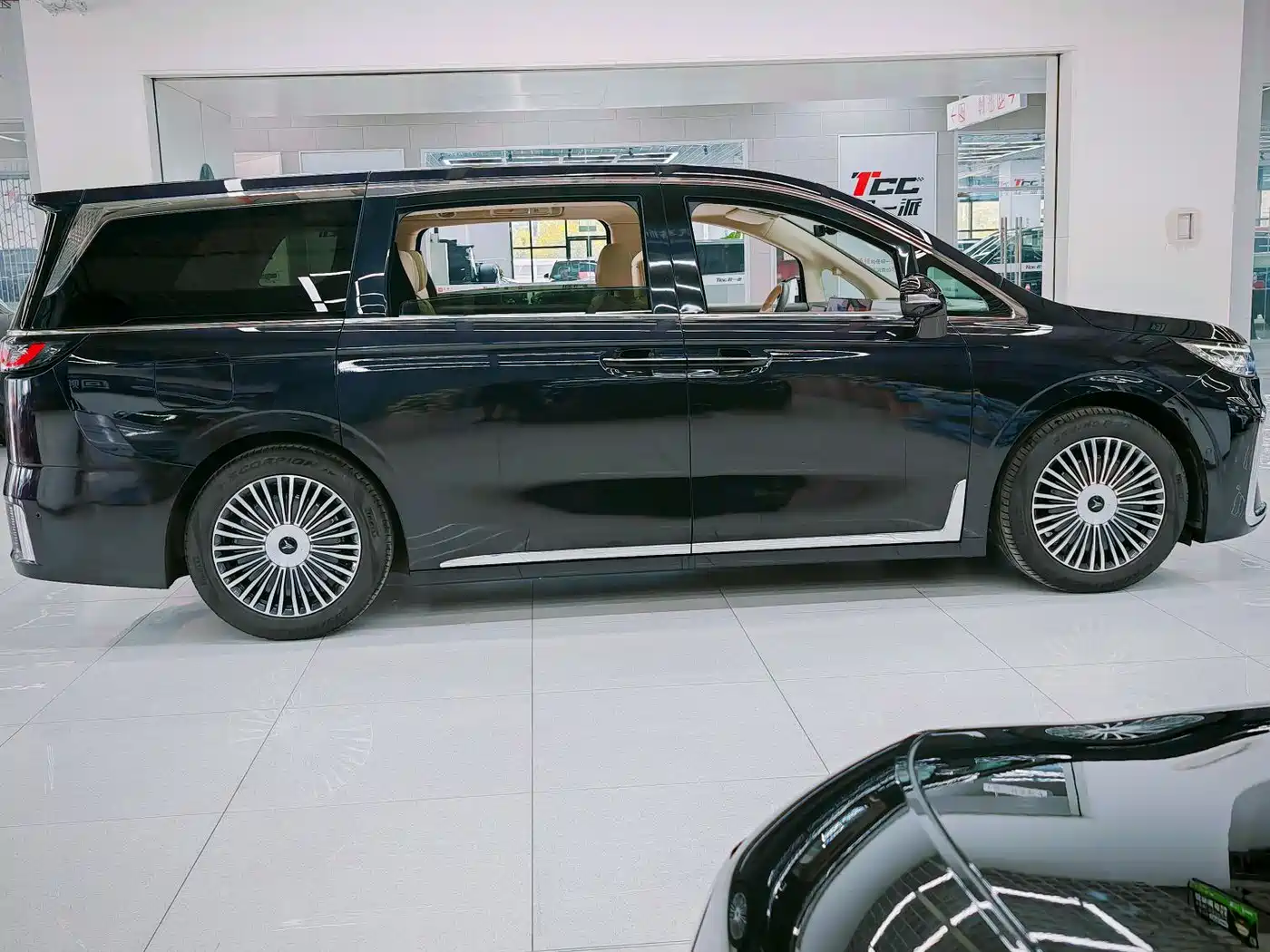Voyah Auto Voyah Dreamer 2025 PHEV AWD Flagship Kunpeng Edition фото 4