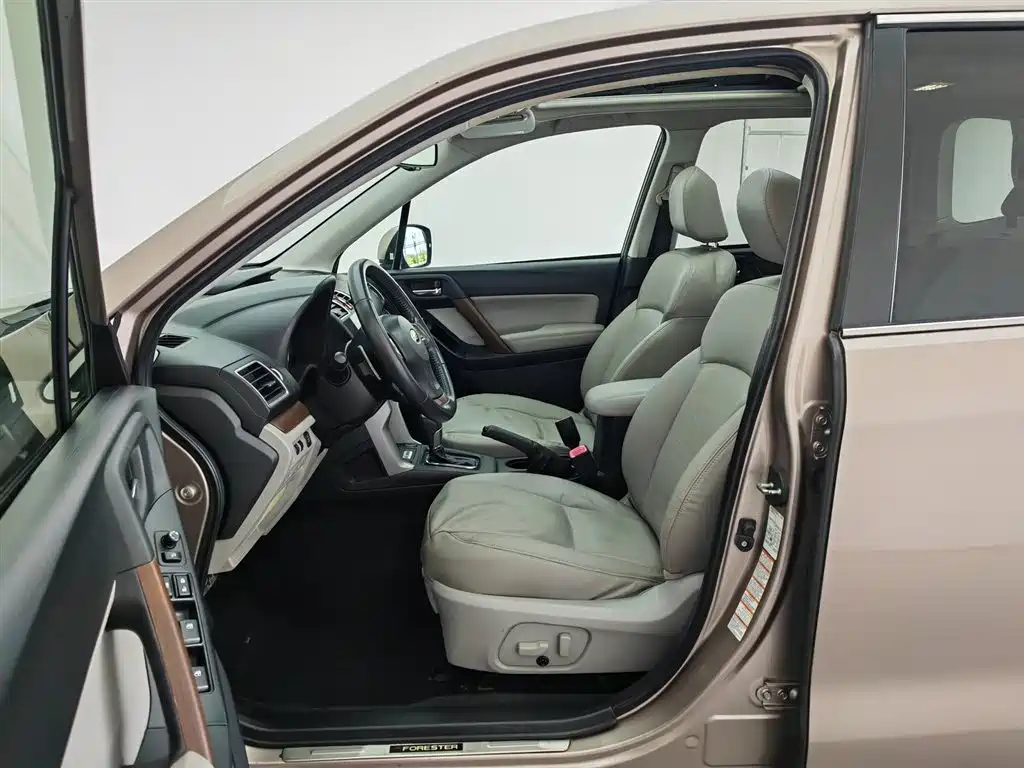 Subaru Forester 2013 2.5i Automatic Premium Edition фото 10