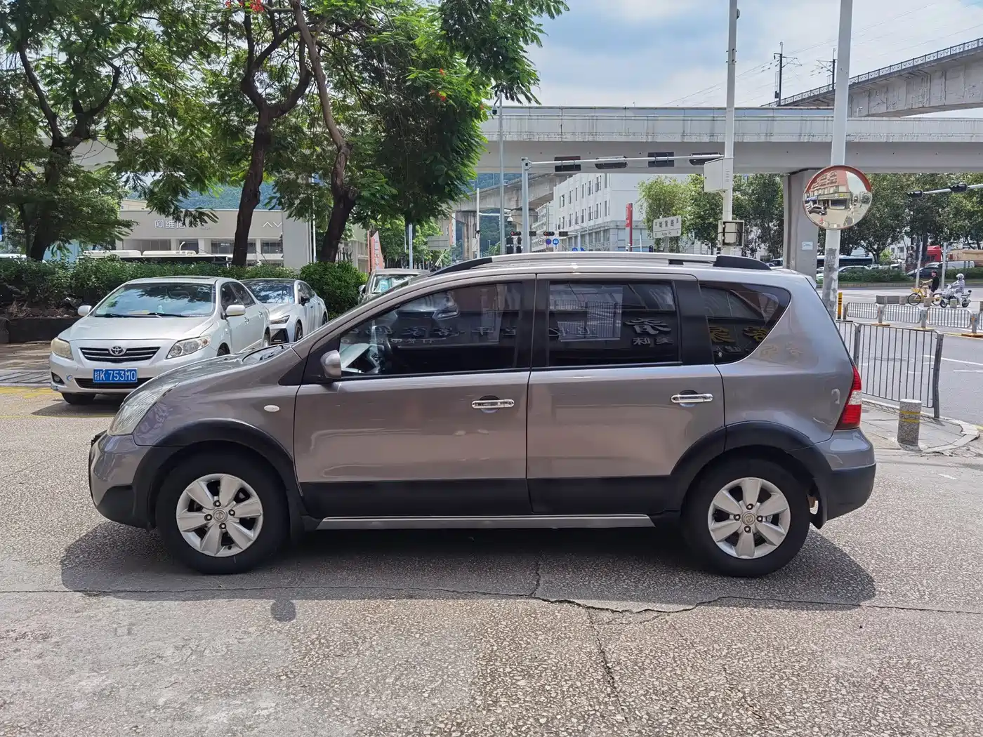 Nissan Livina 2011 2010 Model Joy Edition 1.6L Automatic All-round Type