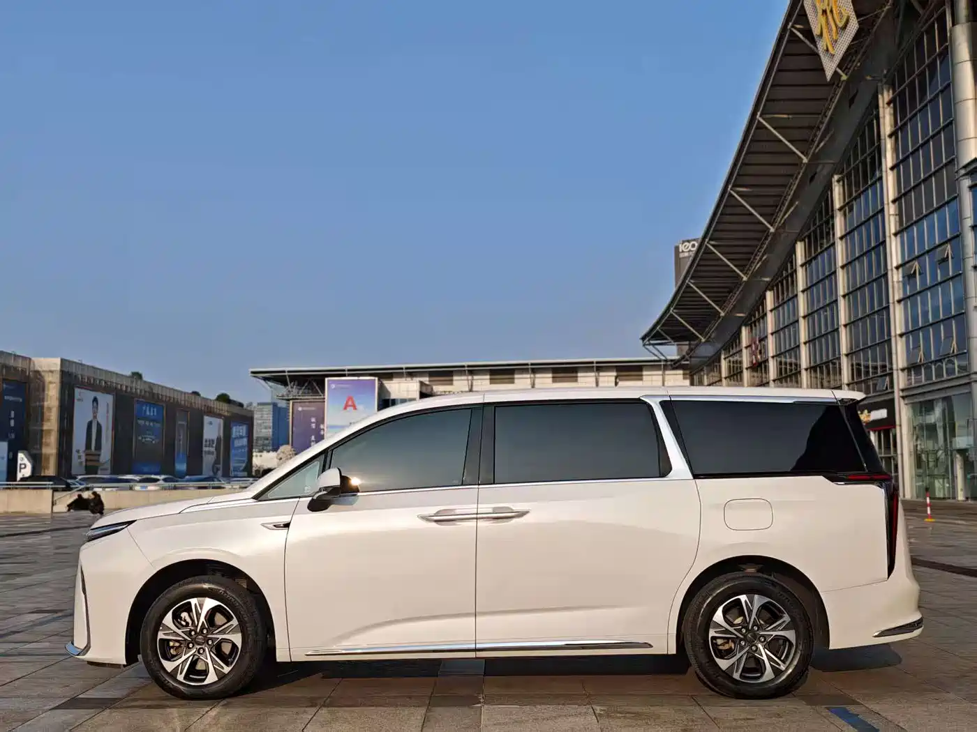 SAIC MAXUS EVERYONE 9