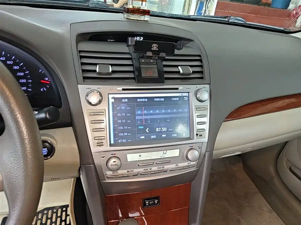 Toyota Camry 2013 200E Classic Elite Edition фото 13
