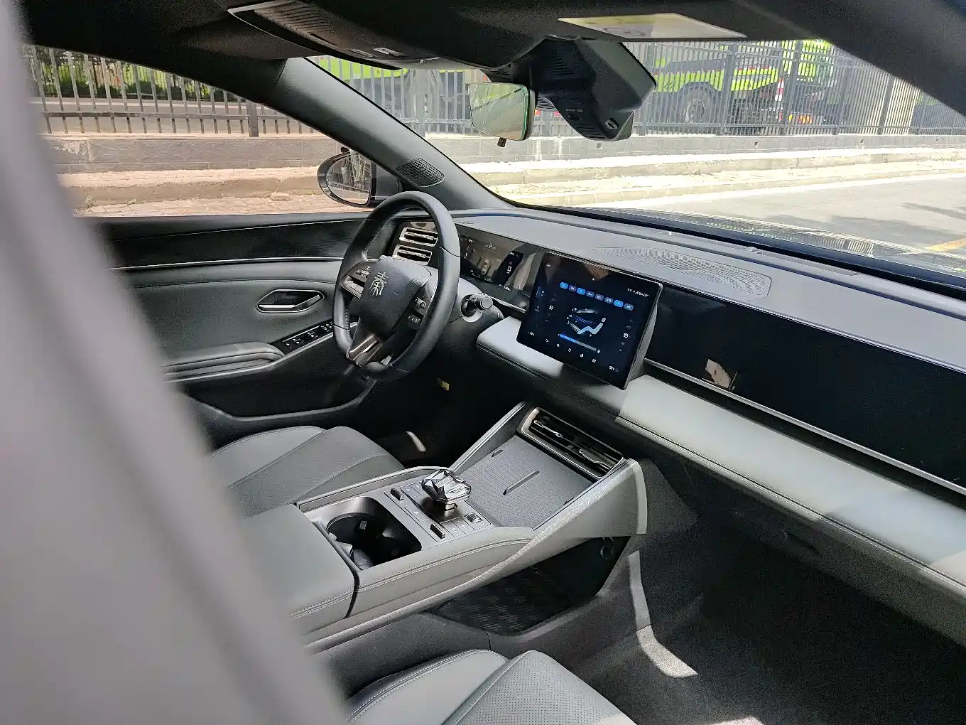 BYD Qin L 2024 DM-i 80KM Leading Edition фото 21