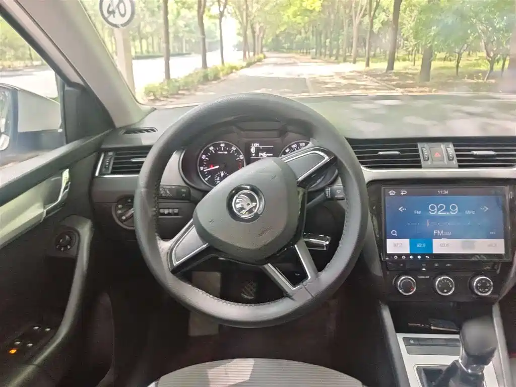 Škoda Octavia 2017 1.6L Manual ChuangXing фото 11