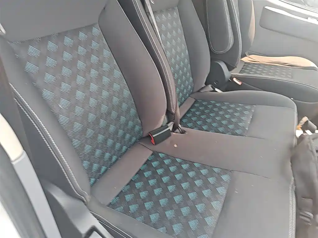 SAIC Maxus Xintu V80 2018 2.5T 6MT Aoyun Short Wheelbase Medium Roof 5-6-seater фото 25