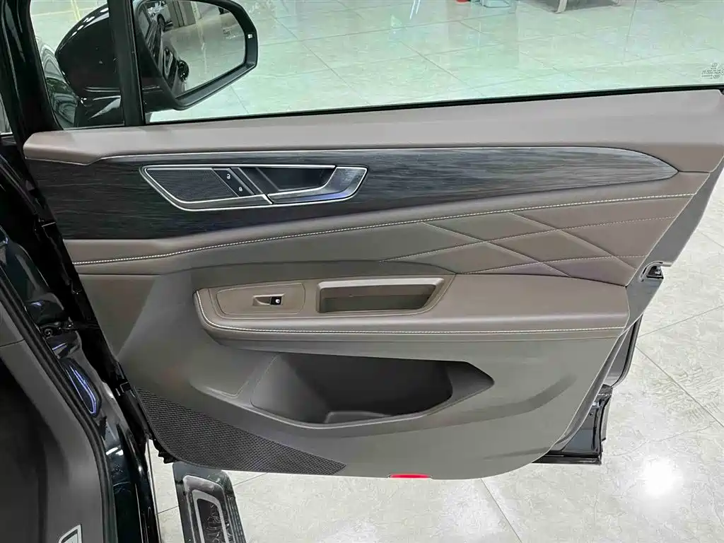 Volkswagen Viloran 2024 380TSI Executive Edition фото 12