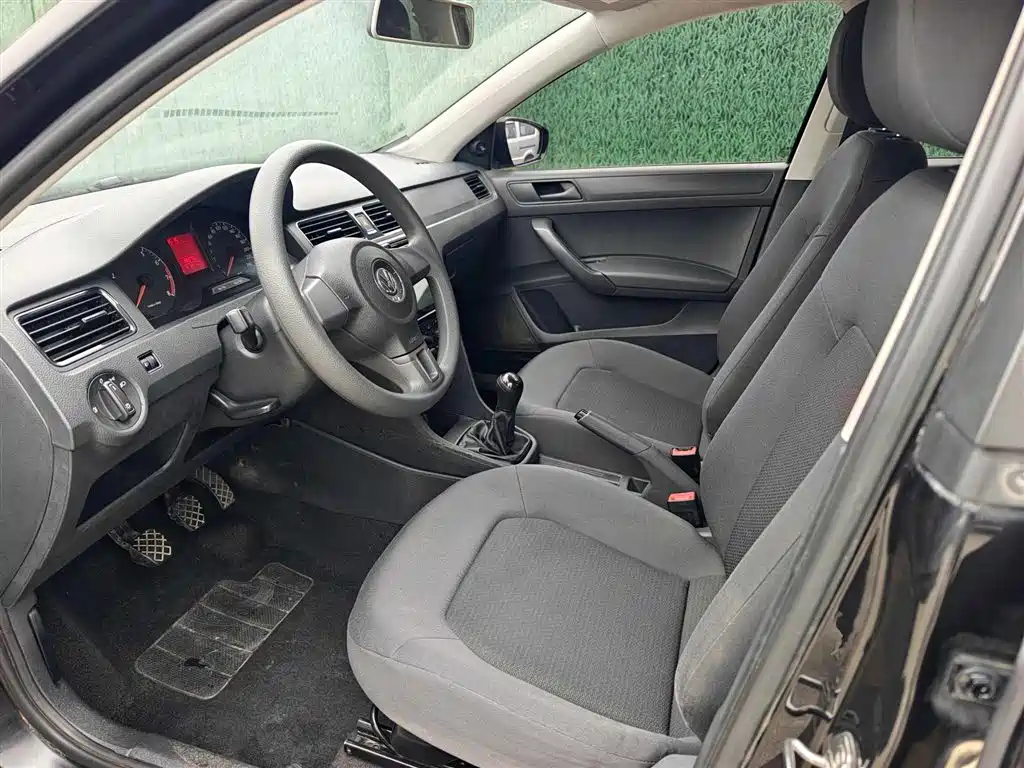 Volkswagen Santana 2013 1.6L Manual Trend Edition фото 5