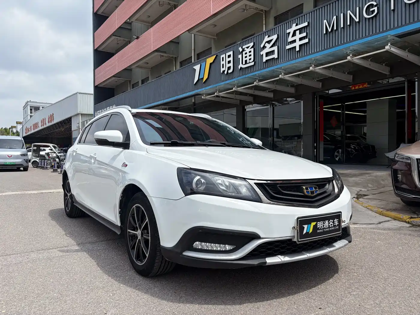 Фото 3 - Geely Emgrand