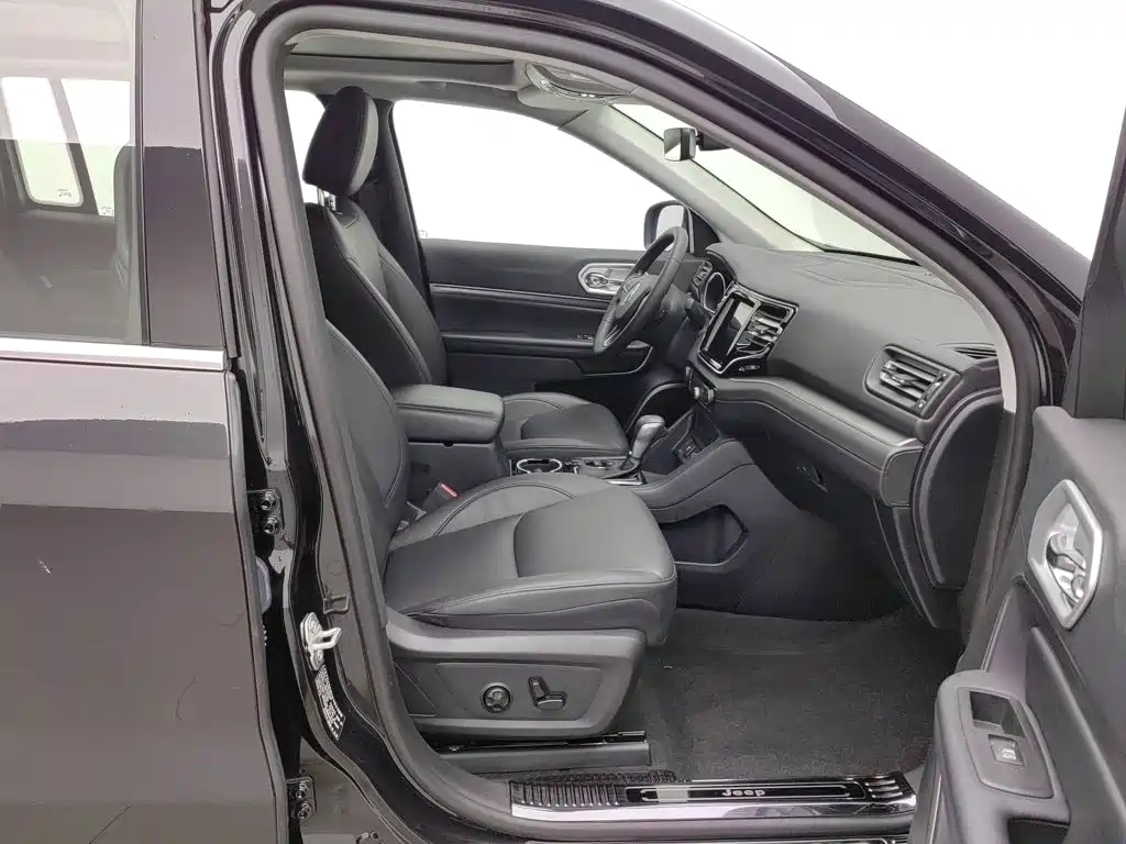 Photo 23 - Jeep Grand Commander