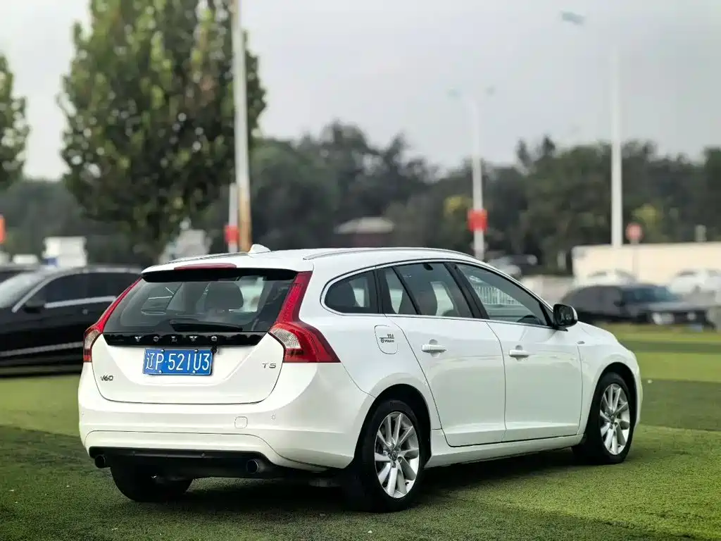 Volvo V60 2014 2014 T5 Zhiyi Edition