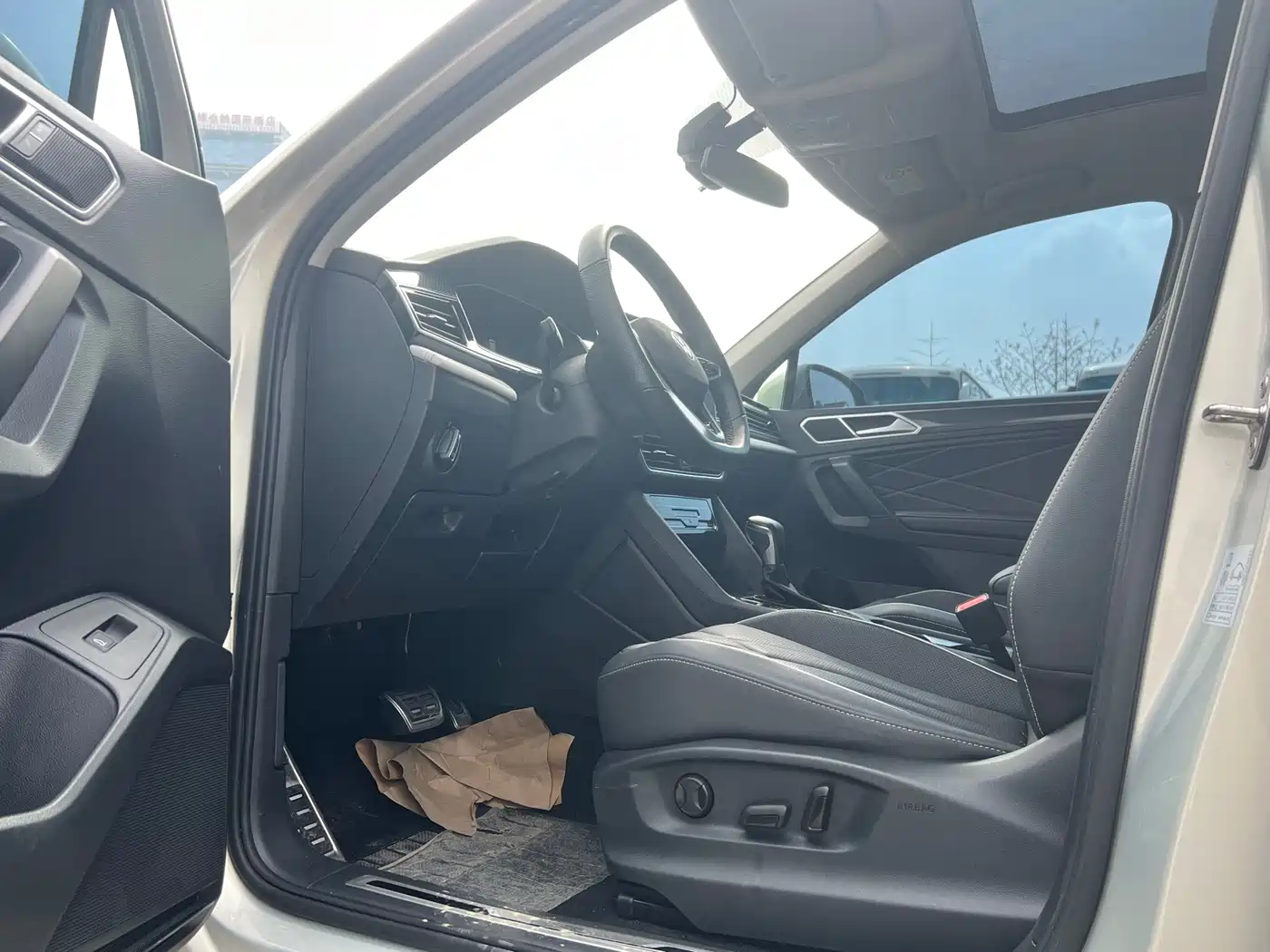 Volkswagen Tiguan L 2022 330TSI Auto 2WD R-Line Premium Edition фото 4