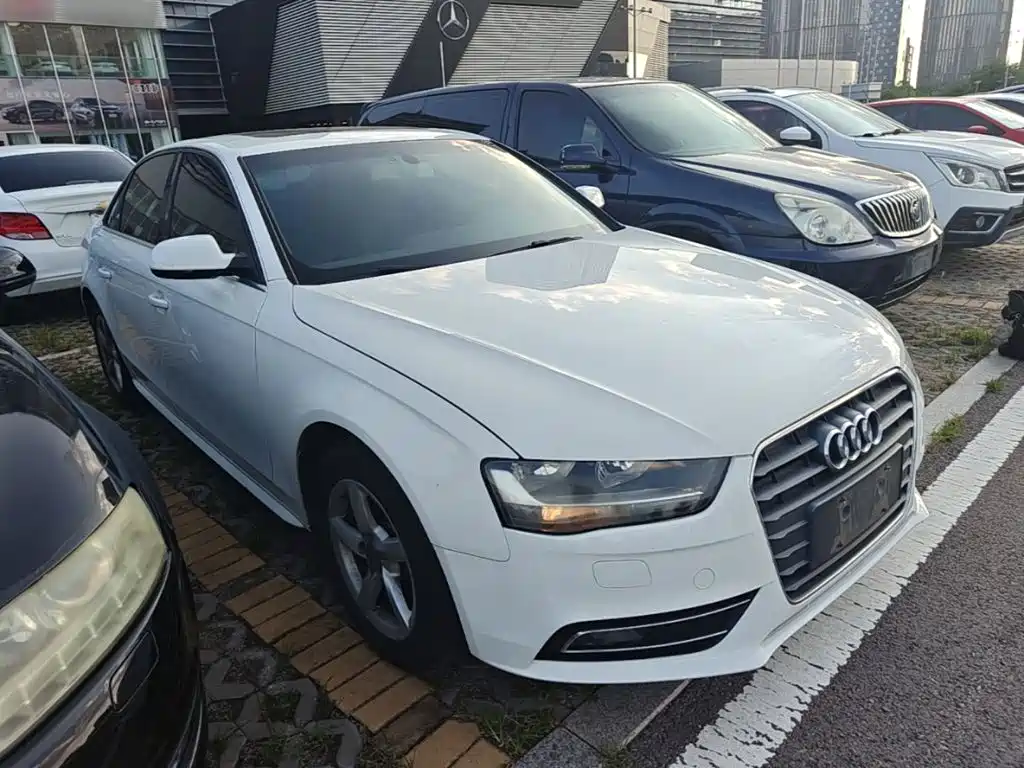 Фото 4 - Audi A4L