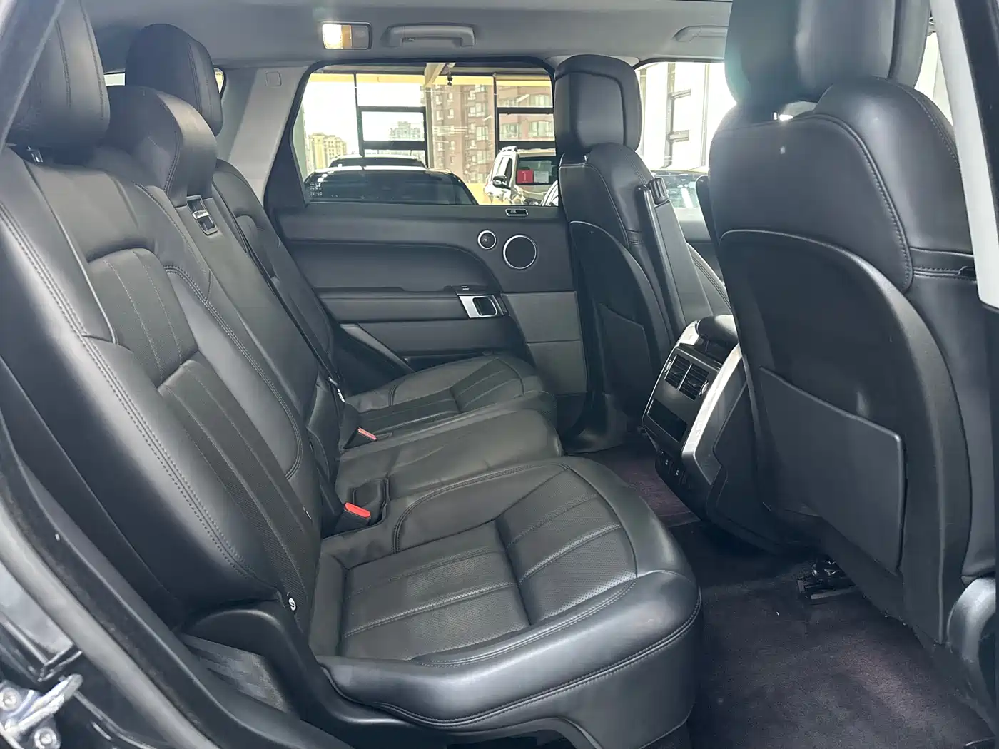 Land Rover Range Rover Sport 2019 3.0 SC V6 Special Edition фото 9