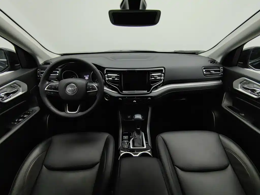 Photo 5 - Jeep Grand Commander