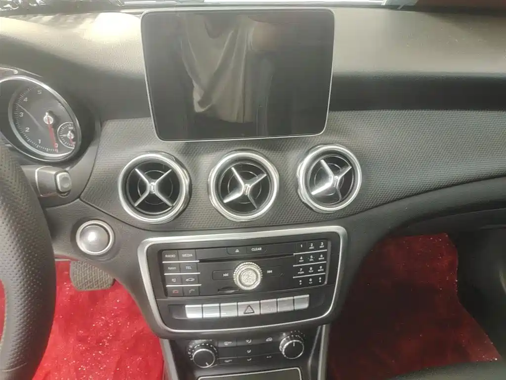 Mercedes-Benz GLA 2017 GLA 200 Dynamic фото 13