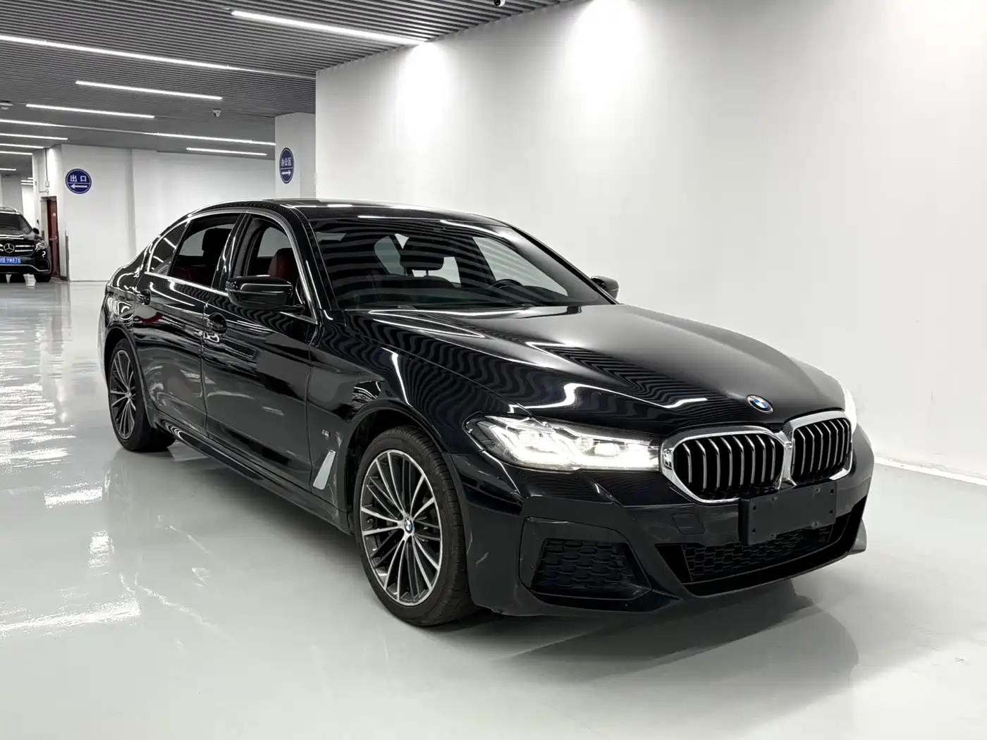 BMW 5 Series 2022 530Li Leading M Sport Package фото 3
