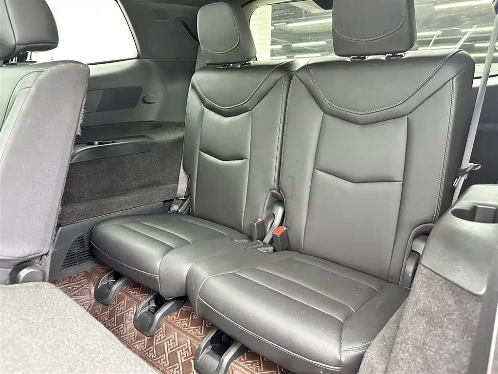 Фото 8 - Cadillac XT6