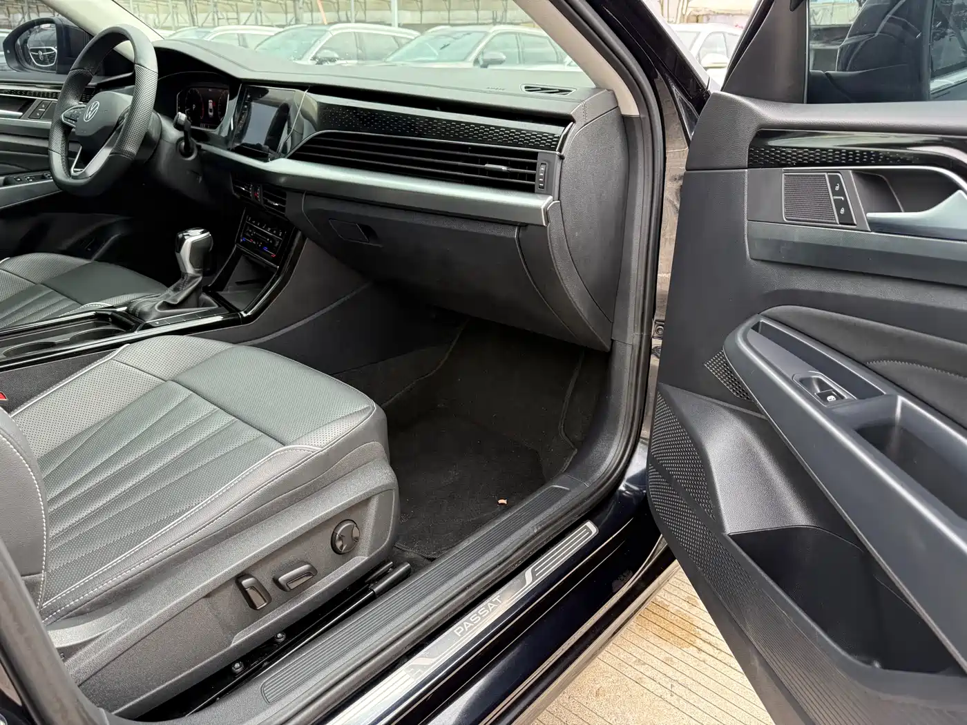 Volkswagen Passat 2024 380TSI Elite Edition фото 15