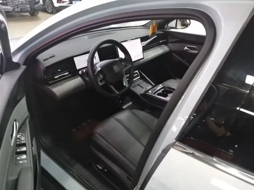 BYD Qin L 2025 EV 470KM Leading Edition фото 16
