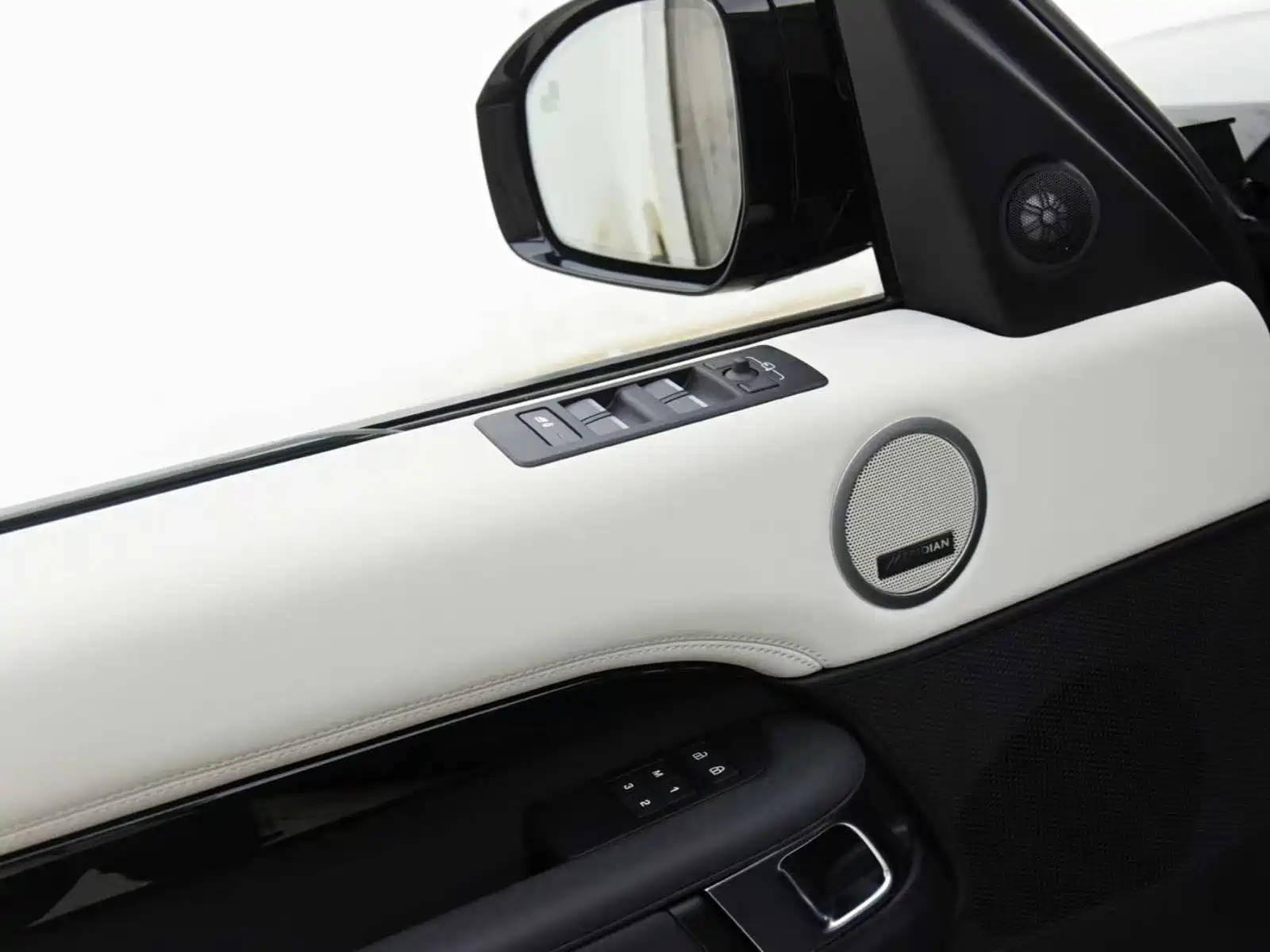 صورة 11 - Land Rover Discovery