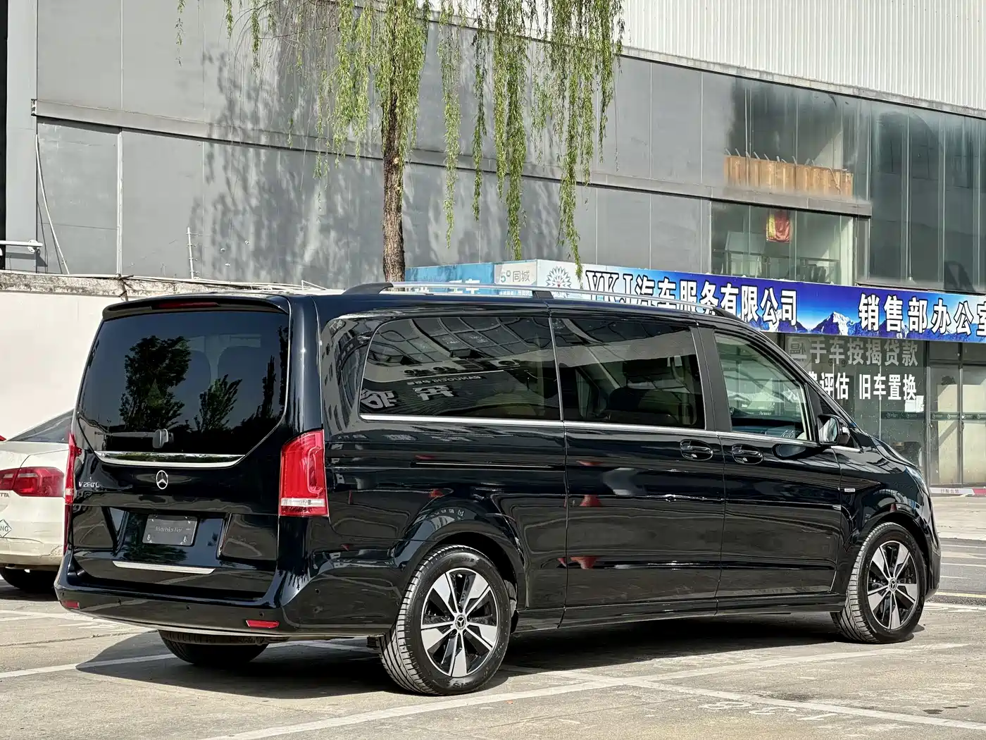 Mercedes-Benz V-Class 2022 V 260 L Long Wheelbase Prestige Edition фото 6
