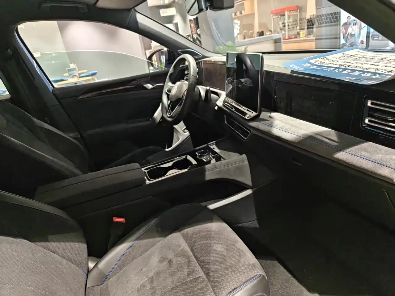 Volkswagen Tiguan L 2024 PRO 380TSI 4WD R-Line Premium Edition фото 8