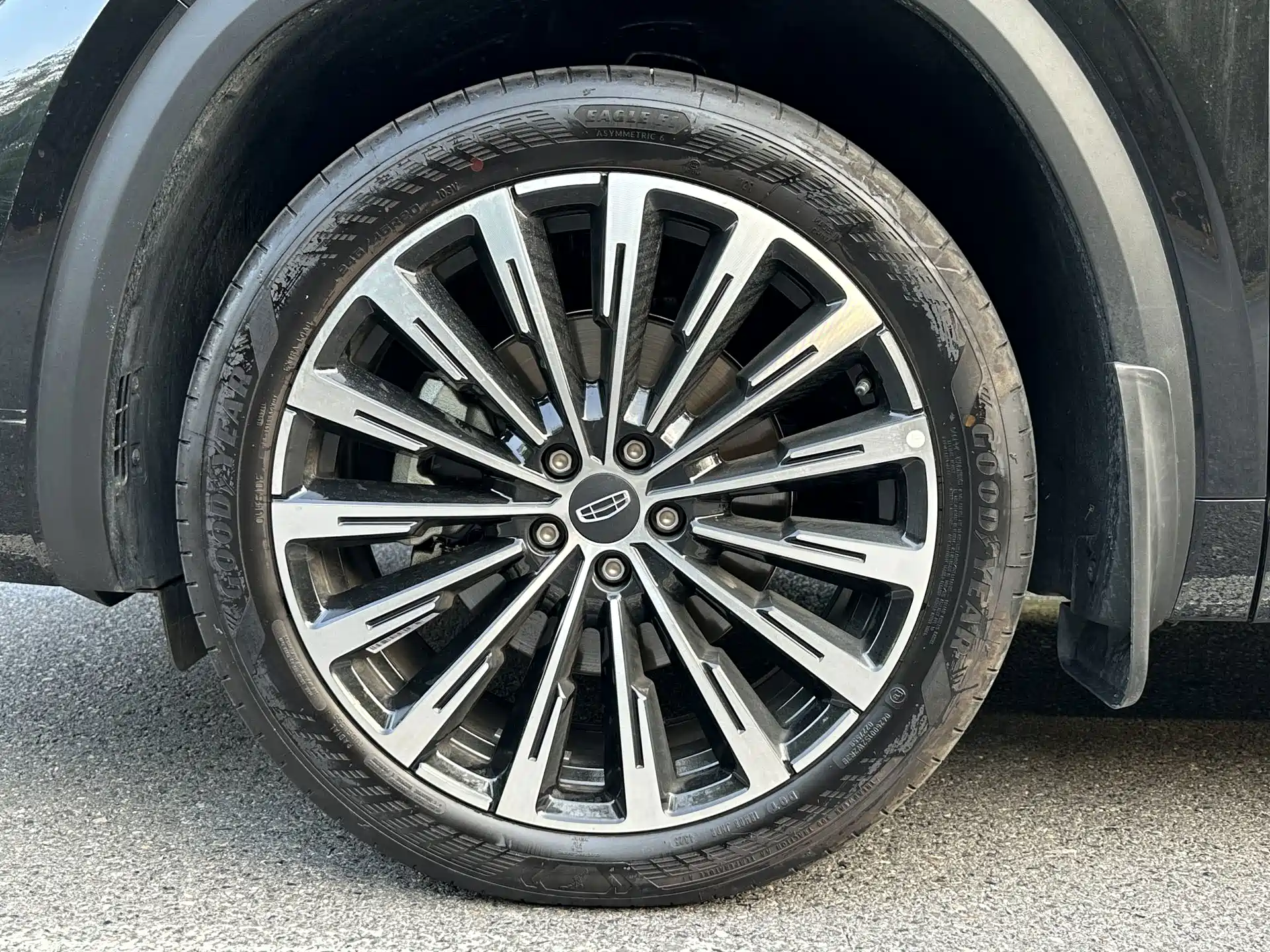 Фото 23 - Geely Monjaro