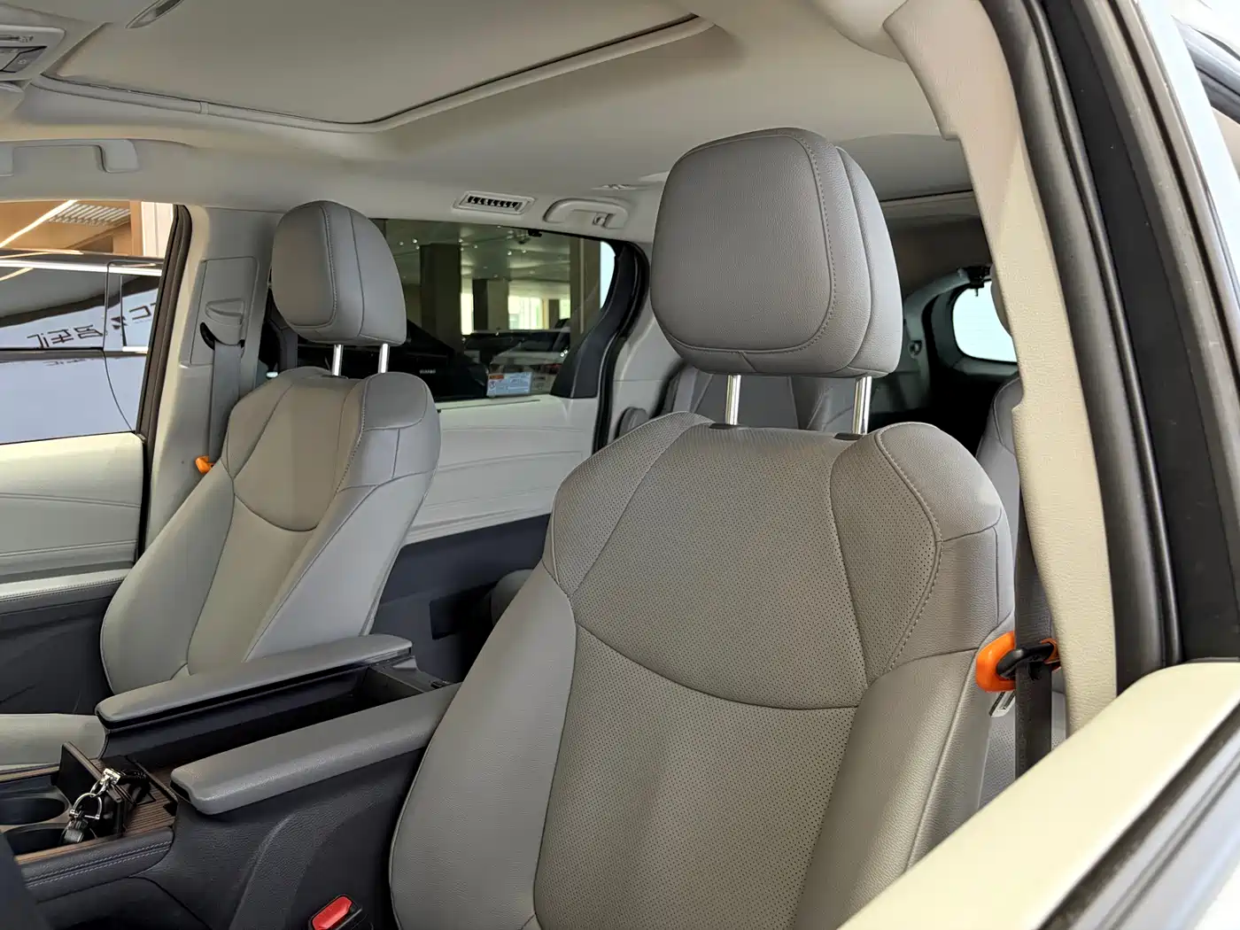Toyota Granvia 2023 2.5L Hybrid Prestige PLUS Edition фото 12