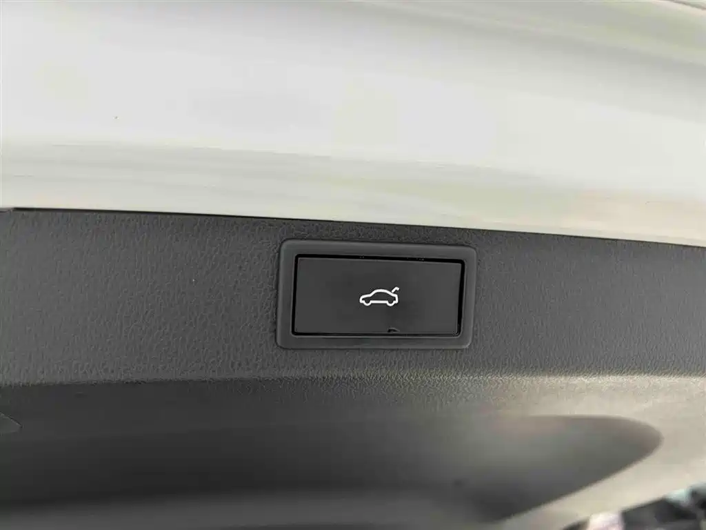 Škoda Karoq 2023 TSI280 Luxury Edition фото 17