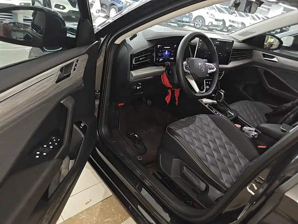 Volkswagen Sagitar 2025 Model Second Facelift 300TSI DSG Transcend Edition фото 16