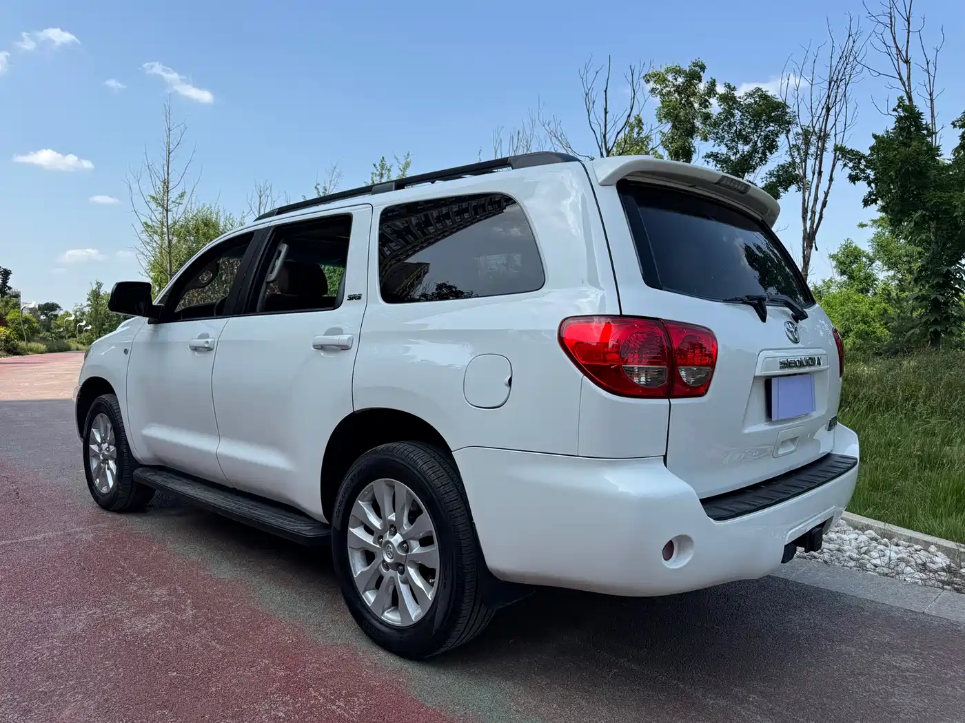 Toyota Sequoia 2010 5.7 Platinum Edition фото 4