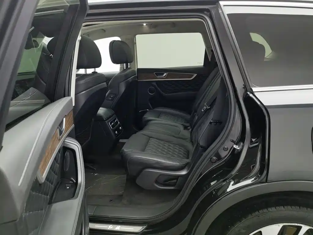 Photo 15 - Hongqi HS7