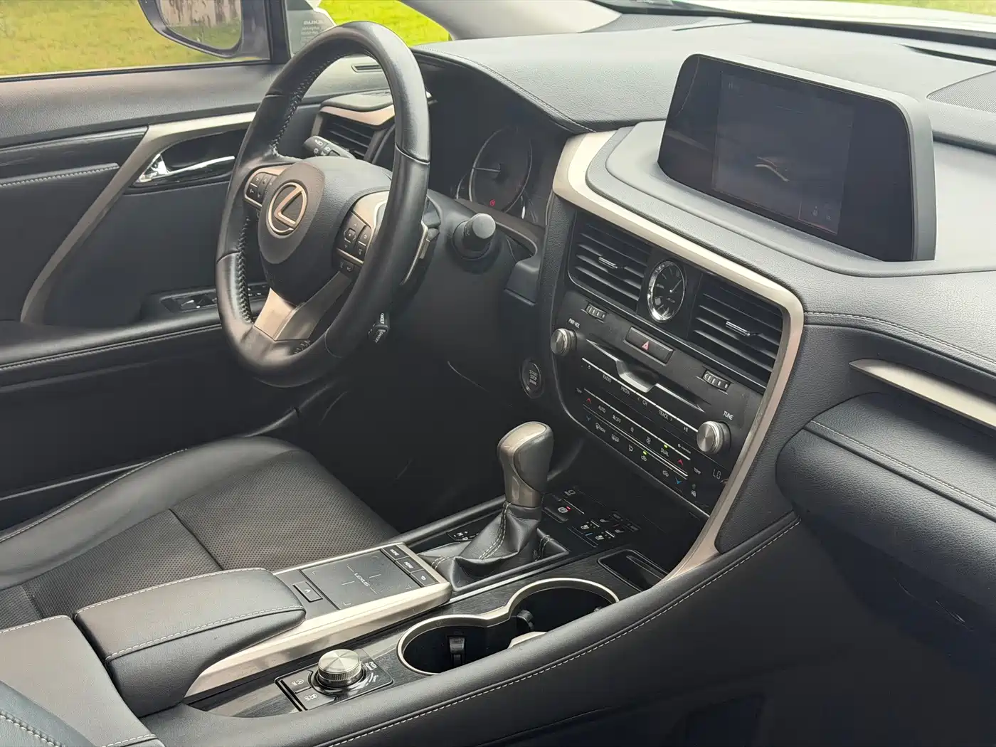 Фото 12 - Lexus RX