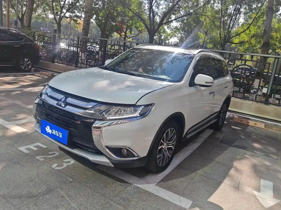 Mitsubishi Outlander 2018 — пригон из Китая