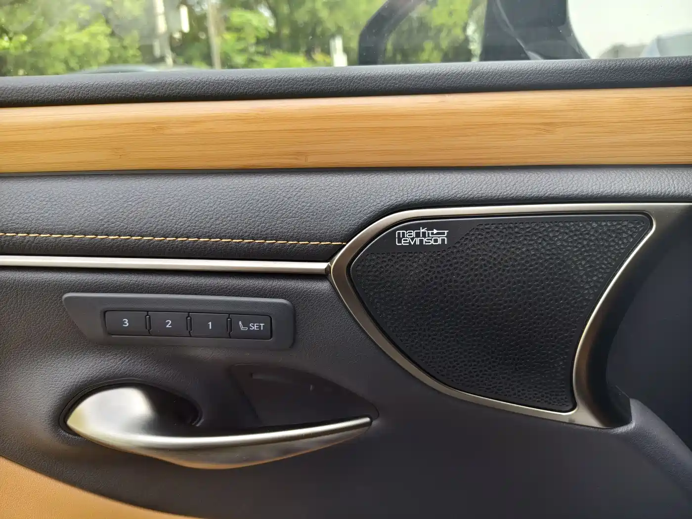 Lexus ES 2022 300h Executive Edition фото 11